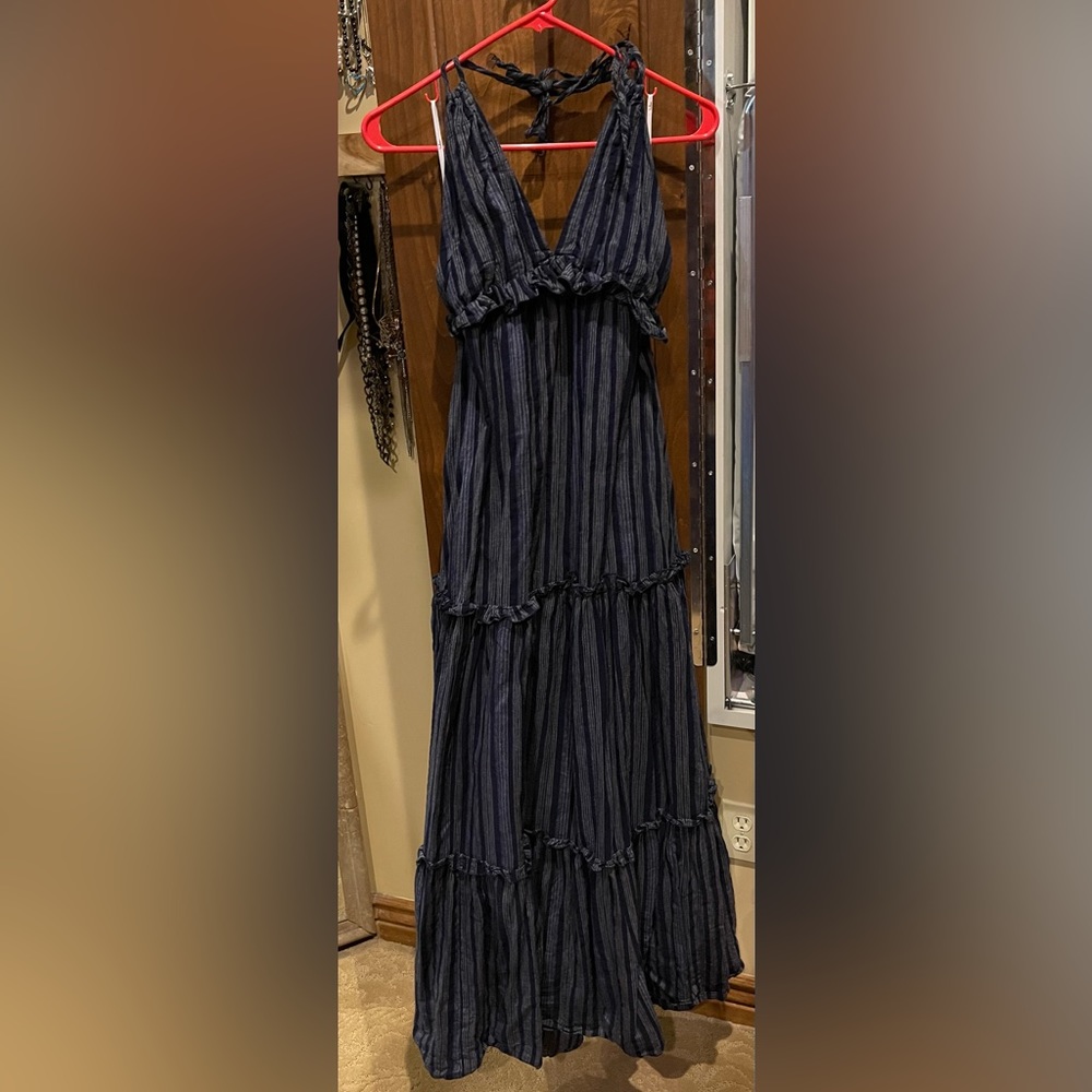 Lulu’s Navy blue and gray striped maxi dress halter sz Small